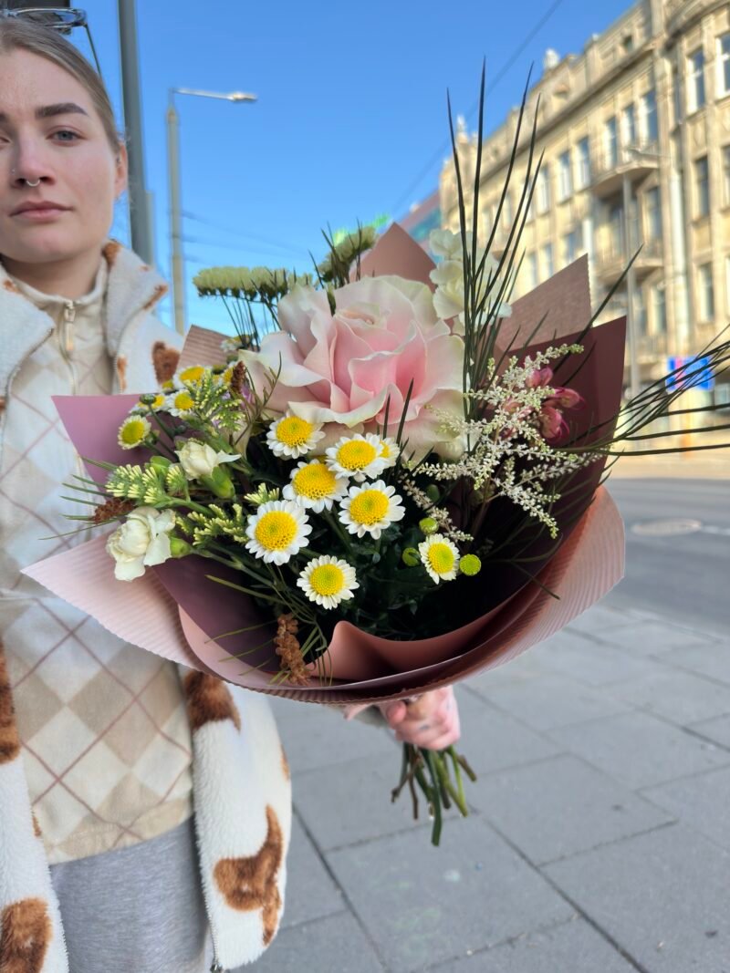 Букет микс французская Роза, ромашки,лимониум и другие — изображение 2